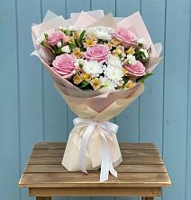 Букет цветов из:  Гвоздики, Орхидеи и Розы в Тищенском