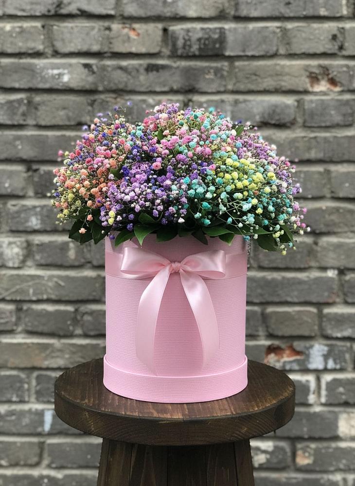 Цветочная композиция из Гипсофила и Розы в шляпной коробке в Тищенском
