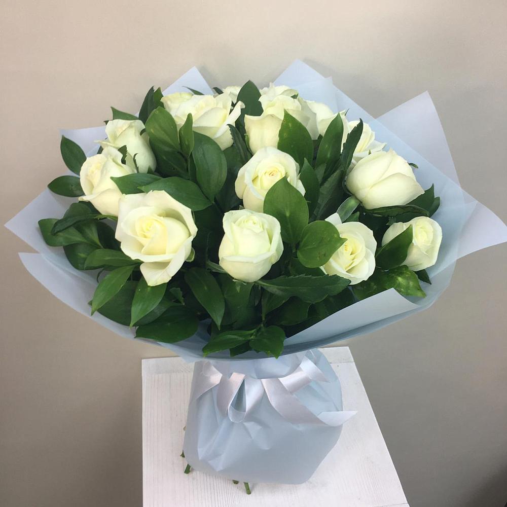 Букет 15 Белых роз Проуд в Тищенском