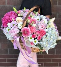 Цветочная композиция из Розы, Хризантемы, Пионы и Лизиантусы в корзине в Тищенском