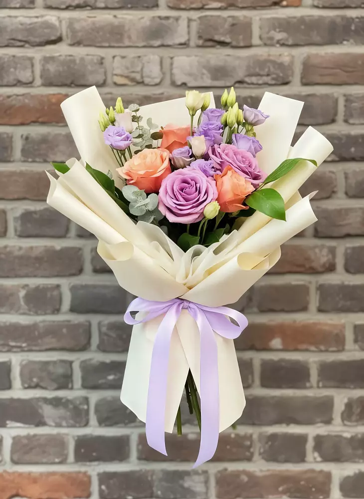 Букет цветов из: Лизиантусы и Розы в Тищенском