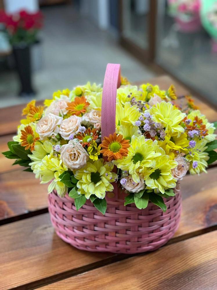 Цветочная композиция из Хризантемы и Розы в корзине в Тищенском