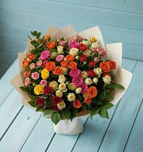Букет Микс из разноцветных кустовых роз в Тищенском