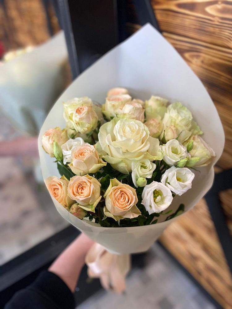 Букет цветов из: Розы и Лизиантусы в Тищенском